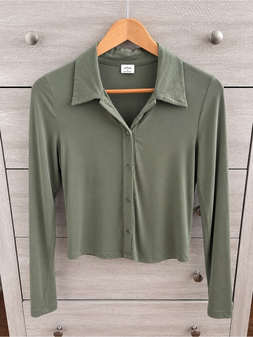 Wilfred by Aritzia Olive Green Tencel Stretch Button Front Top M - Picture 2 of 7